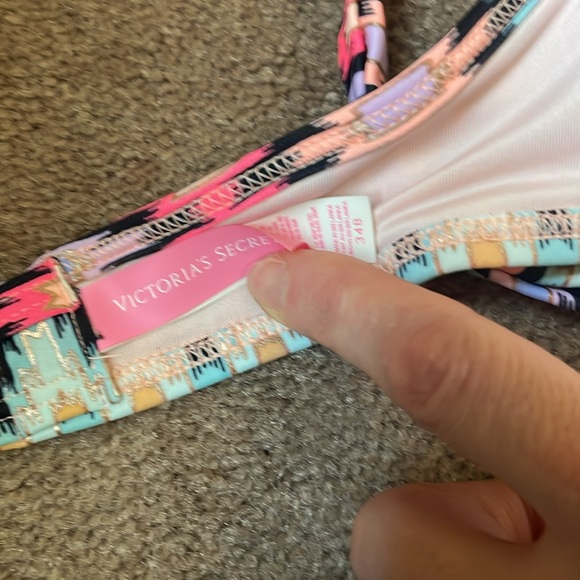 Victoria’s Secret swimsuit top underwire 34B - Picture 4 of 4